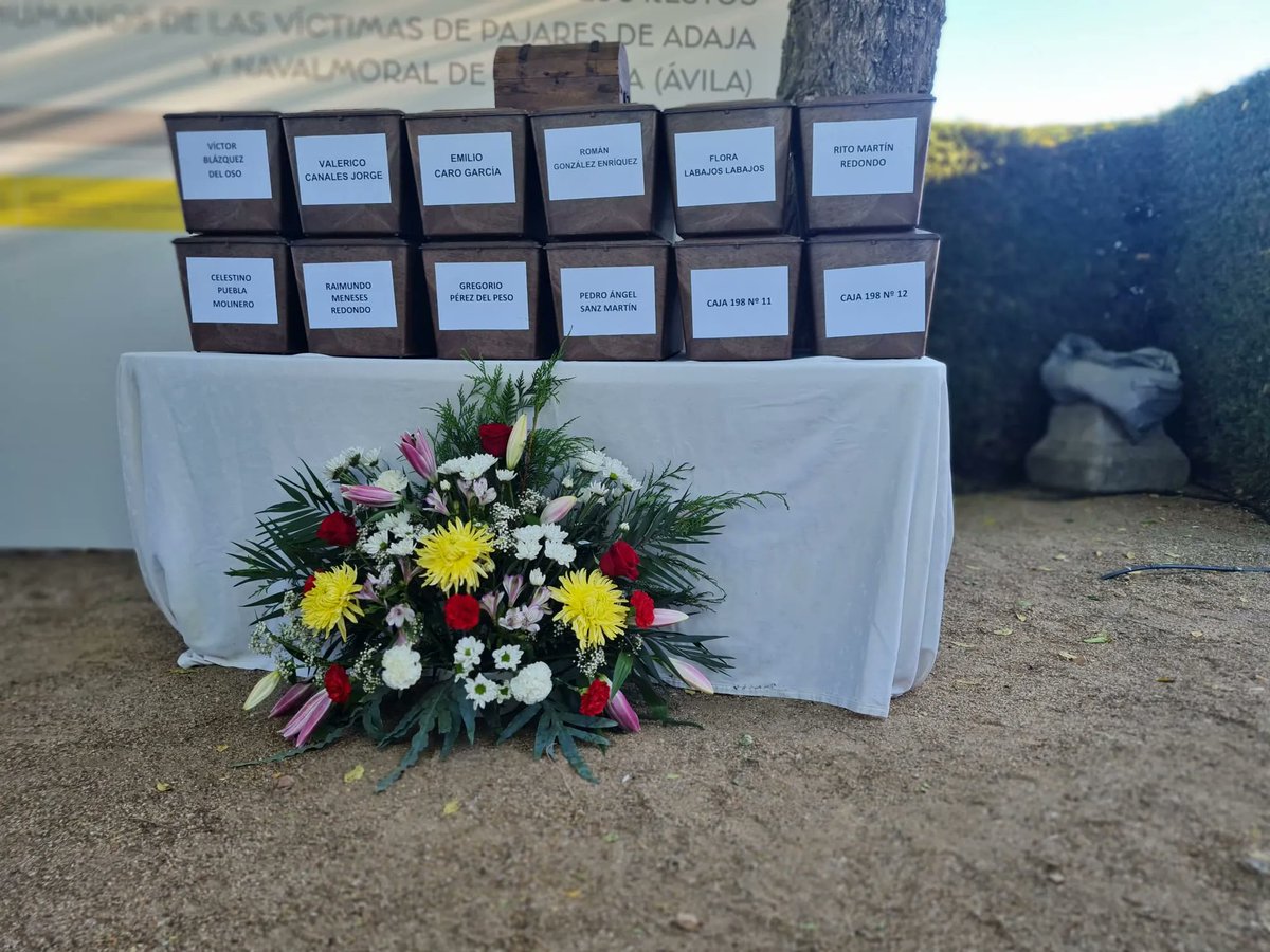 AmigosBrigadas's tweet photo. ¿Alguien me puede explicar qué heridas abre esto?
CEREMONIA DE ENTREGA A LOS FAMILIARES DE LOS RESTOS DE LAS VÍCTIMAS DE PAJARES DE ADAJA Y NAVALMORAL DE LA SIERRA (ÁVILA) https://t.co/tRCeBmAVUD