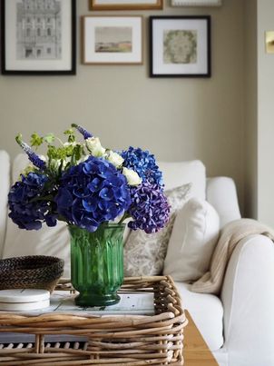 A captivating masterpiece that evokes the serenity of a tropical oasis. Say hello to our Blue Lagoon 🫶🏽

#hauteflorist