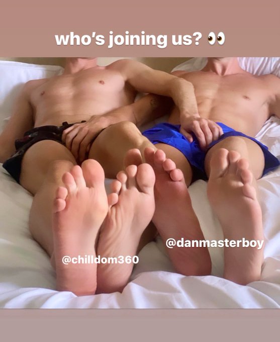 Come over and lick 👇🏻👅 https://t.co/j0WO0cZbIP https://t.co/sqXMWUAh2u