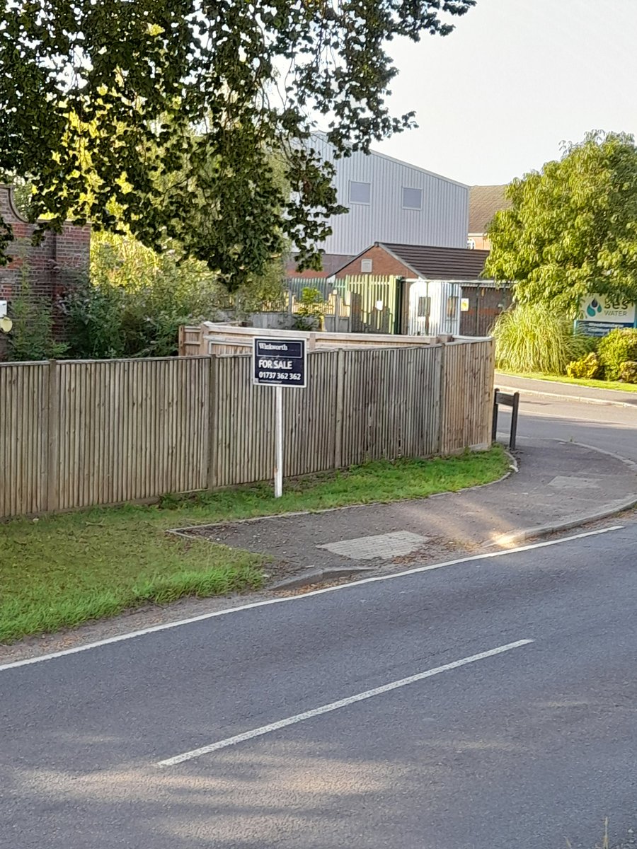 JPM54321's tweet photo. @reigatebanstead Hello Shaun, the sign has yet to be removed. https://t.co/0QAYfScI1z