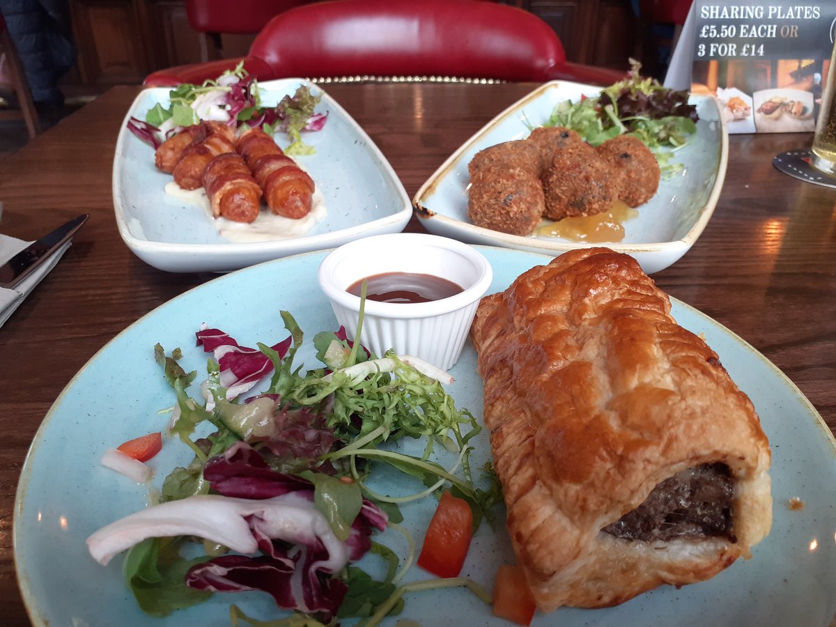 sandymb1956's tweet photo. New windows and jobs being done in house yesterday.Escaped the bomb site 🤣 and gave the workmen space,Went to #RyriesBar #Haymarket #Edinburgh for food /comfort for a couple of hours😁 Instead of 🍺or🍷had @ThistlyCross Cider for a change,refreshing. Work recommences today😳 https://t.co/aqcaDVUMIp