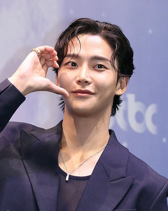rowoon looks incredible on destined with you press con