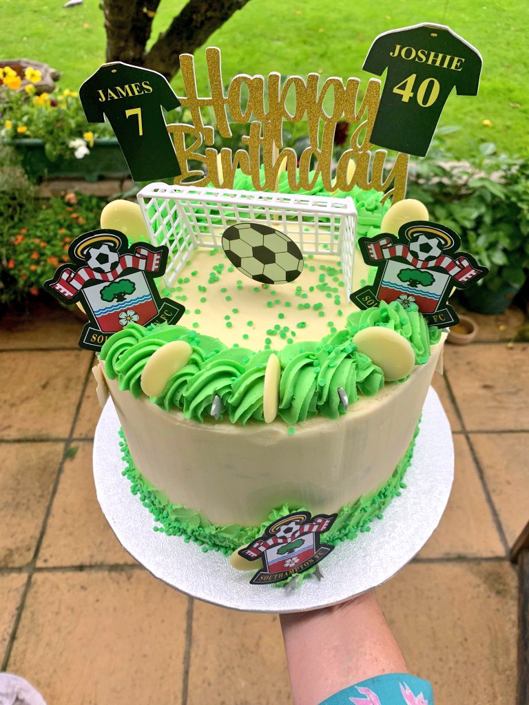Southampton fc⚽ themed chocolate cake for a joint birthday 😊 #EarlyBiz #Hampshire #homebaked #Winchester #SmallBusiness