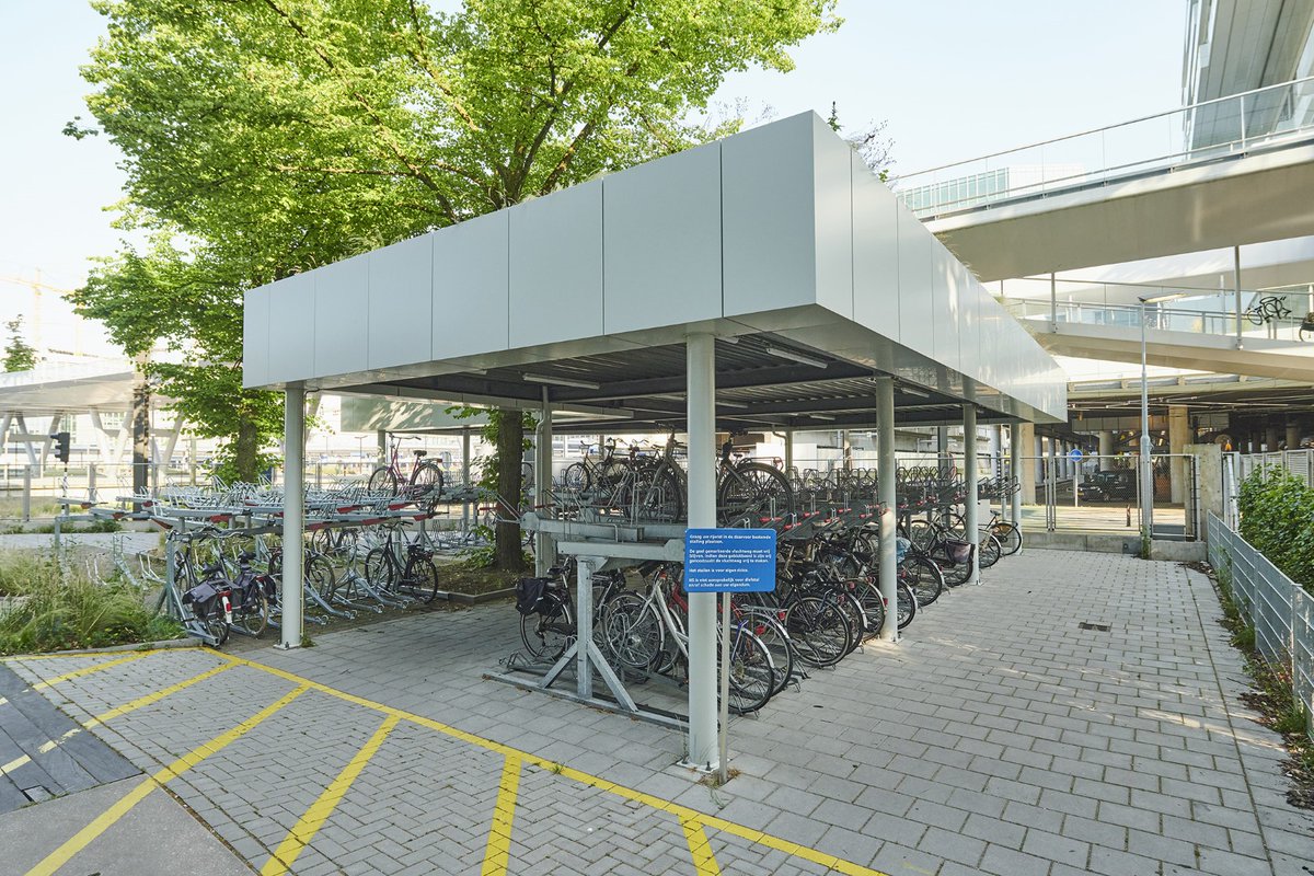 Van Ee Staal tweet media