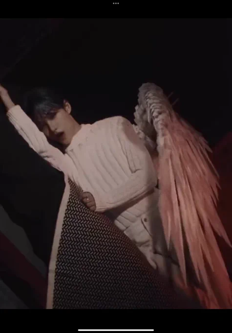 hold up… angel felix with wings?  