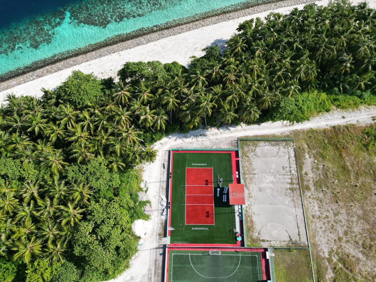 iburahimali's tweet photo. 📍 ބ. ކުޑަރިކިލު 
ރަށް ކުޑަ, އާބާދީ މަދު, އެކަމަކު
ކުޑަ ރަށެއް ބޮޑު ރަށެއް ތަފާތުކުރުމެއްނެތް. ކުޑަރިކިލު ރައްޔިތުން މިކަމަށް ހެކިވޭ. 

✅ ގޮނޑުދޮށް ހިމާޔަތްކުރުން  ✅ބަނދަރު ގާއިމުކުރުން 
✅ވޮލީ ކޯޓް  ✅އައުޓްޑޯ ޖިމް ✅ ފުޓްސެލް ދަނޑު 

#IbuAslam2023 
#UfaaveriAmaanRaajje https://t.co/NYfW0FPX3M