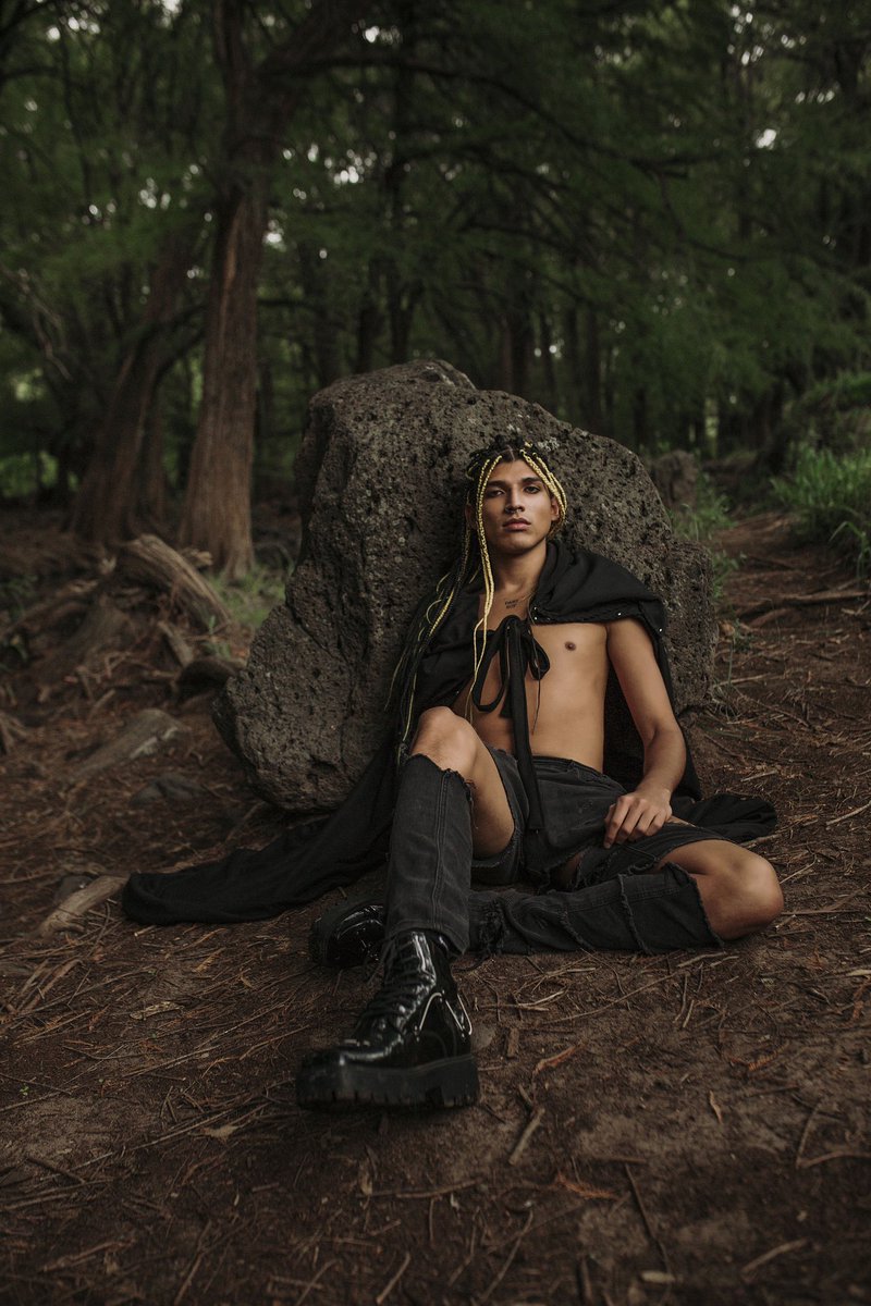 1serAMArillo's tweet photo. La espalda en la piedra que te dijera😅😜🫰🏼💛 

#shooting #tocosesion #model #modelo
#trenzas #bosque #misterio #fotos #naturaleza
#art #arte #creacion https://t.co/RVFb3pEHjj