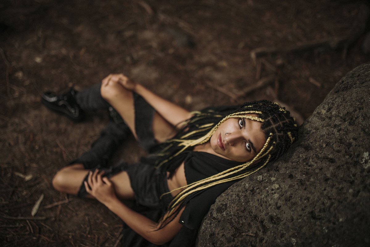1serAMArillo's tweet photo. La espalda en la piedra que te dijera😅😜🫰🏼💛 

#shooting #tocosesion #model #modelo
#trenzas #bosque #misterio #fotos #naturaleza
#art #arte #creacion https://t.co/RVFb3pEHjj