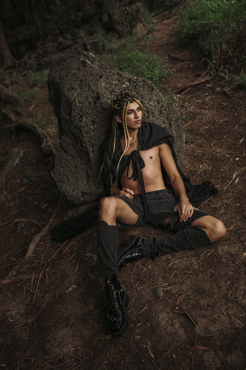 1serAMArillo's tweet photo. La espalda en la piedra que te dijera😅😜🫰🏼💛 

#shooting #tocosesion #model #modelo
#trenzas #bosque #misterio #fotos #naturaleza
#art #arte #creacion https://t.co/RVFb3pEHjj