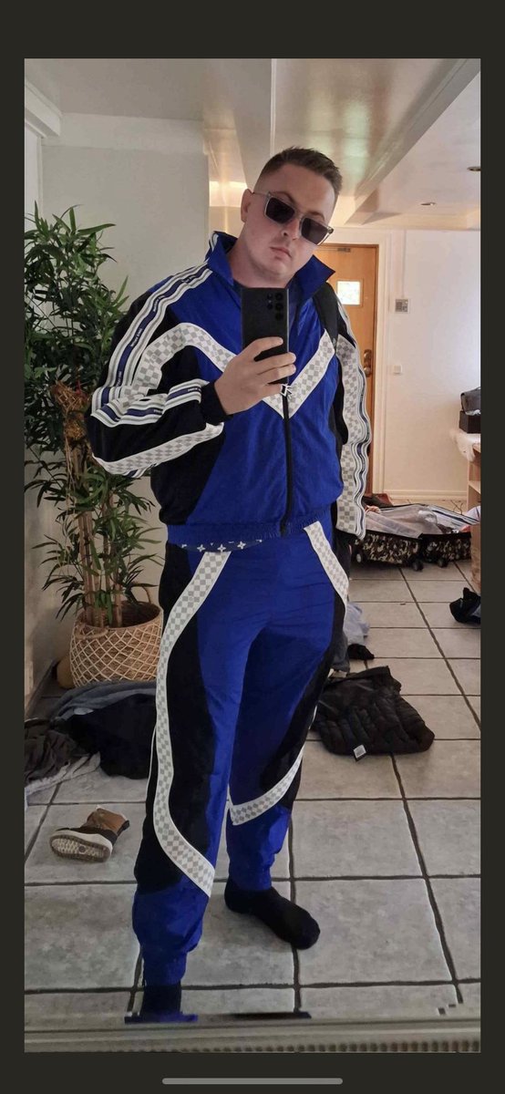 JohanSchmidt7's tweet photo. @PeritusRecta Kliv in med denna så är du fan king :) https://t.co/Hamb86Lk6r