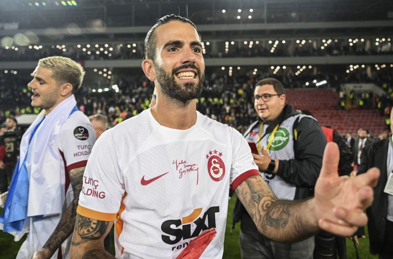 FootballASMR's tweet photo. Suudi Arabistan ekibi Al-Sadd, Sergio Oliveira için Galatasaray'a 8 milyon Euro bonservis teklif etti.

Portekizli yıldıza da yıllık 3 Milyon Euro'dan 3 yıllık sözleşme önerdi.

[A Spor] https://t.co/4sQGlunL75