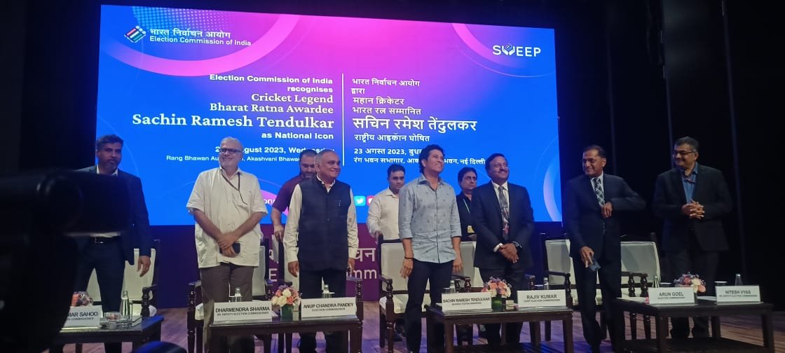 Legendary Cricketer @sachin_rt declared as the National Icon for voter awareness and education by the Election Commission of India in a function being held at the Rang Bhavan, Broadcasting House. @ECISVEEP @MIB_India @PIB_India @prasarbharati @airnewsalerts