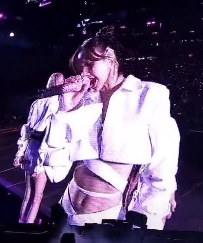 lalisamgger's tweet photo. Lisa girls really eating good with today’s concert 😋😋 https://t.co/jnMGgTPwAO