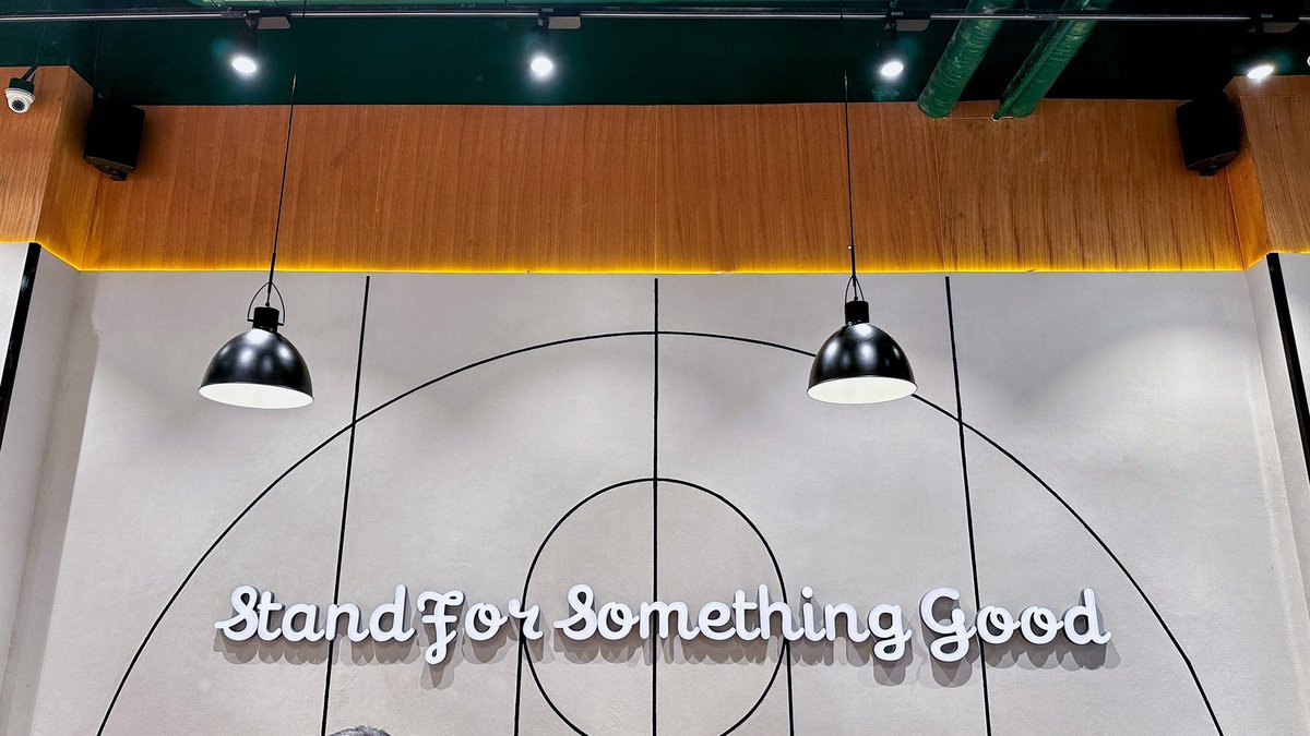 AranetaCity's tweet photo. Shaking things up here at the #CityOfFirsts! Who’s excited for the opening of @shakeshackph at the New #GatewayMall2? 🍔🍟 

🗓️ See you all on August 25! #ShakeShackAraneta has a lot of surprises in store for you! 

#AranetaCity #MallLikeNoOther  #ShakeShackPH https://t.co/jfaGgtdqZl