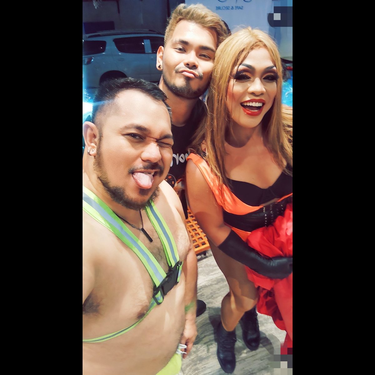 PinoyBearSide's tweet photo. Wacky shots muna tayo @WeAreHappyBears with Queen @DeeDeeMarieH and @ichidzaddy

#BDCCLoveNPride 
#NeverGoSolo https://t.co/6UWxcb2z2K