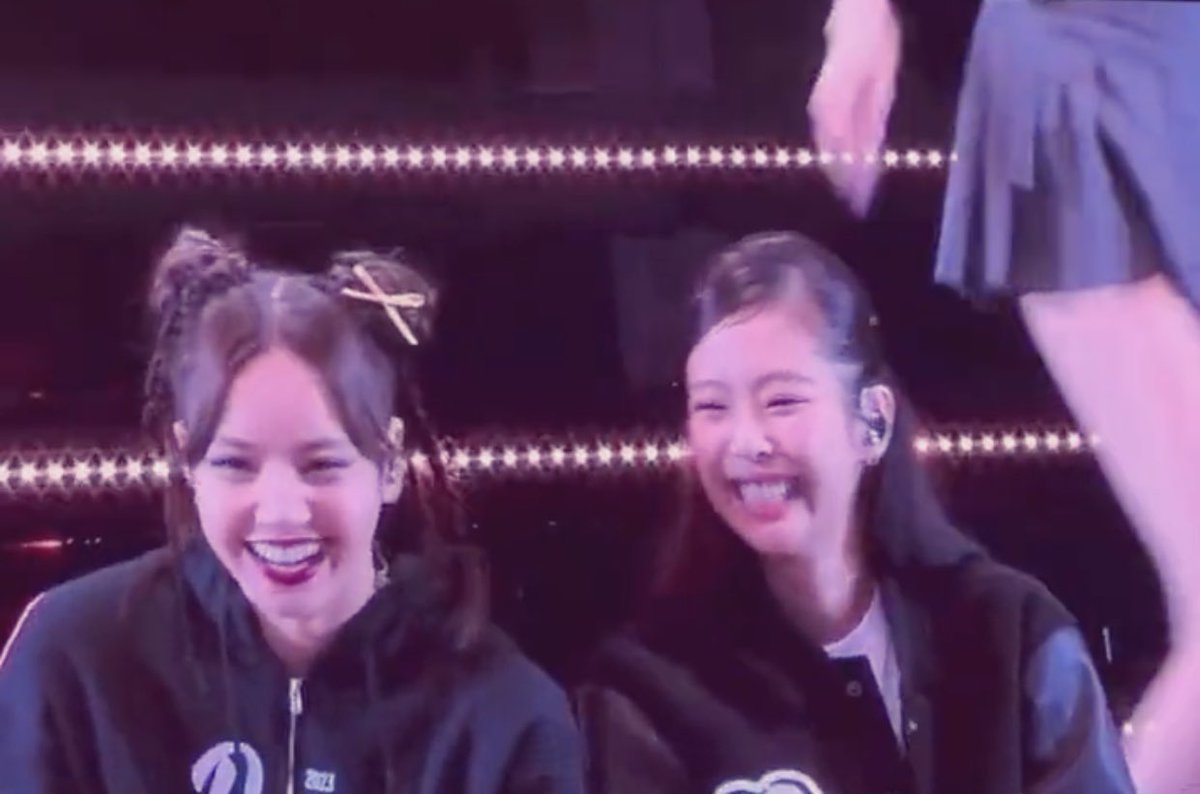 Cimbree1's tweet photo. YOU CAN NEVER FAKE THIS--GENUINE HAPPINESS!!! 😭🎀🎀

#JENLISA https://t.co/jFKCW5ZuQ2