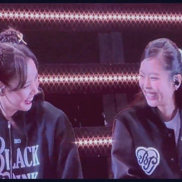 Cimbree1's tweet photo. YOU CAN NEVER FAKE THIS--GENUINE HAPPINESS!!! 😭🎀🎀

#JENLISA https://t.co/jFKCW5ZuQ2