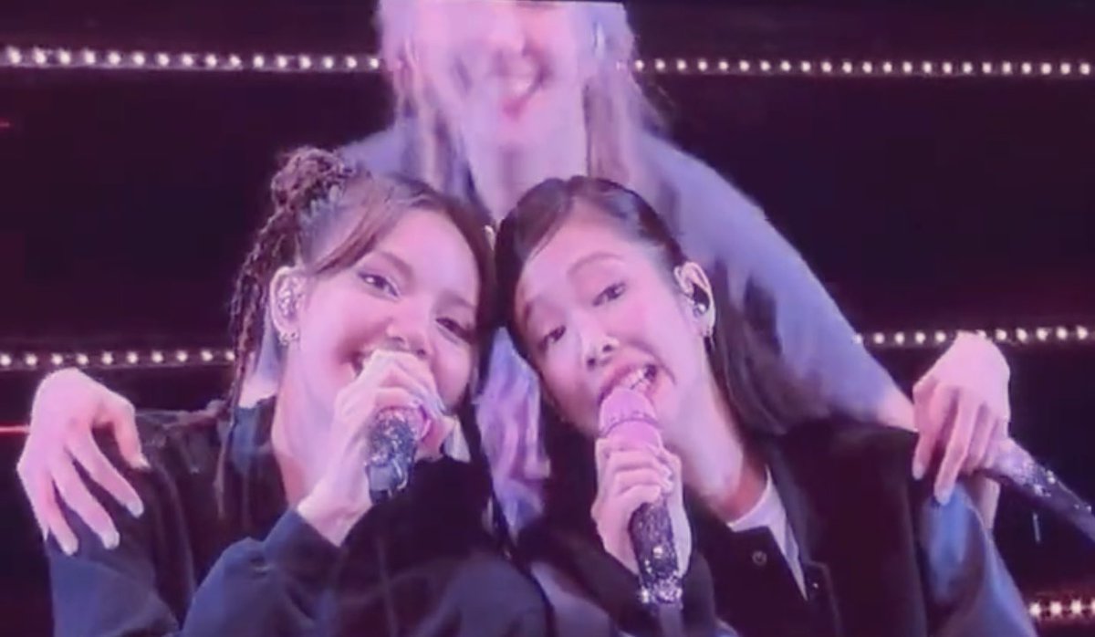 Cimbree1's tweet photo. YOU CAN NEVER FAKE THIS--GENUINE HAPPINESS!!! 😭🎀🎀

#JENLISA https://t.co/jFKCW5ZuQ2