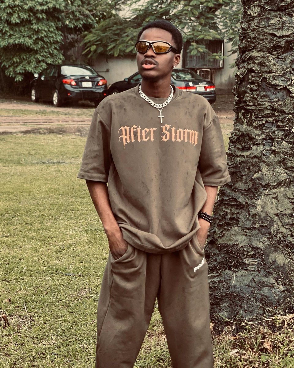 d3kr__'s tweet photo. Personally I’m looking forward to this one😏, there’s a lot of action in it, Charm by @heisrema 🦇 be there! Yes you!🫵🏻
It drops tomorrow!!,
Another magic from @praisepaul__films fine-boy director!!
.
.
.
#d3kr #rema #cover #charm https://t.co/lxKYv3xwJe