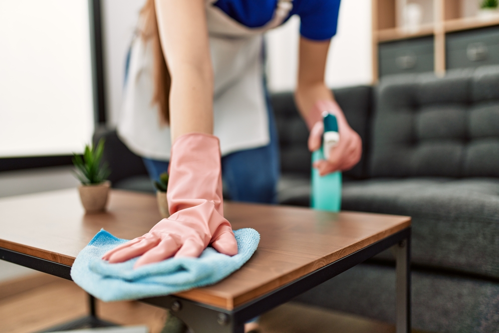 Deciding between hiring a full-time or part-time domestic helper? It's important to know what the UAE laws say for a legal and safe part-time hire.

🔻 Read more:  
expatwoman.com/dubai/home/mai…

#UAEGuide #UAELabourLaw #UAEMaids #ExpatWoman