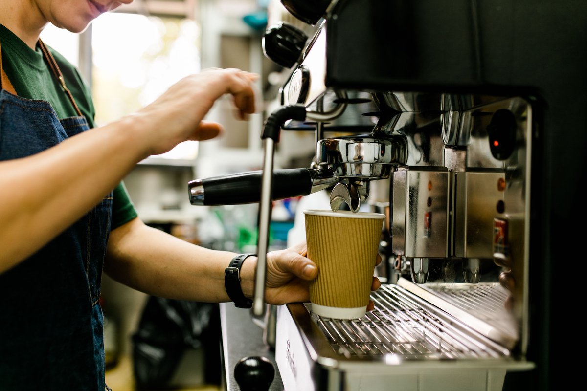 🚕 Serving fresh coffee and warm food Monday - Friday. ☕️ 

⏰ 7.00am - 2.00pm. 

📍 We are located on Kensington High Street, SW7 5EE. Between Queensgate & Kensington Gardens entrance. 

#london #kensington #kensingtongardens #hydepark
