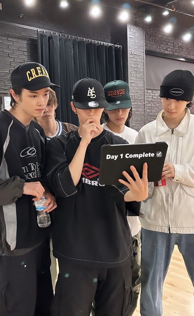 riize_net's tweet image. i like how they dont care putting bare-faced real time pics on ig story, it feels so casual yet personal bc we get to see them like this, riize ig acc is a bless fr