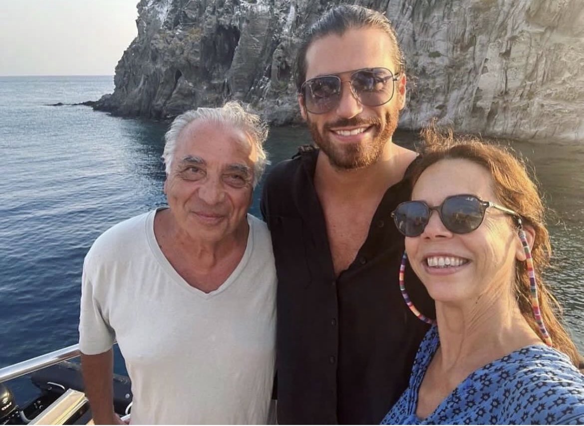 CanYamanMedia's tweet photo. #CanYaman with his family members in Turkey: mother Guldem, father: Guven; nan and other close friends of family. https://t.co/e0yBGSs2OF