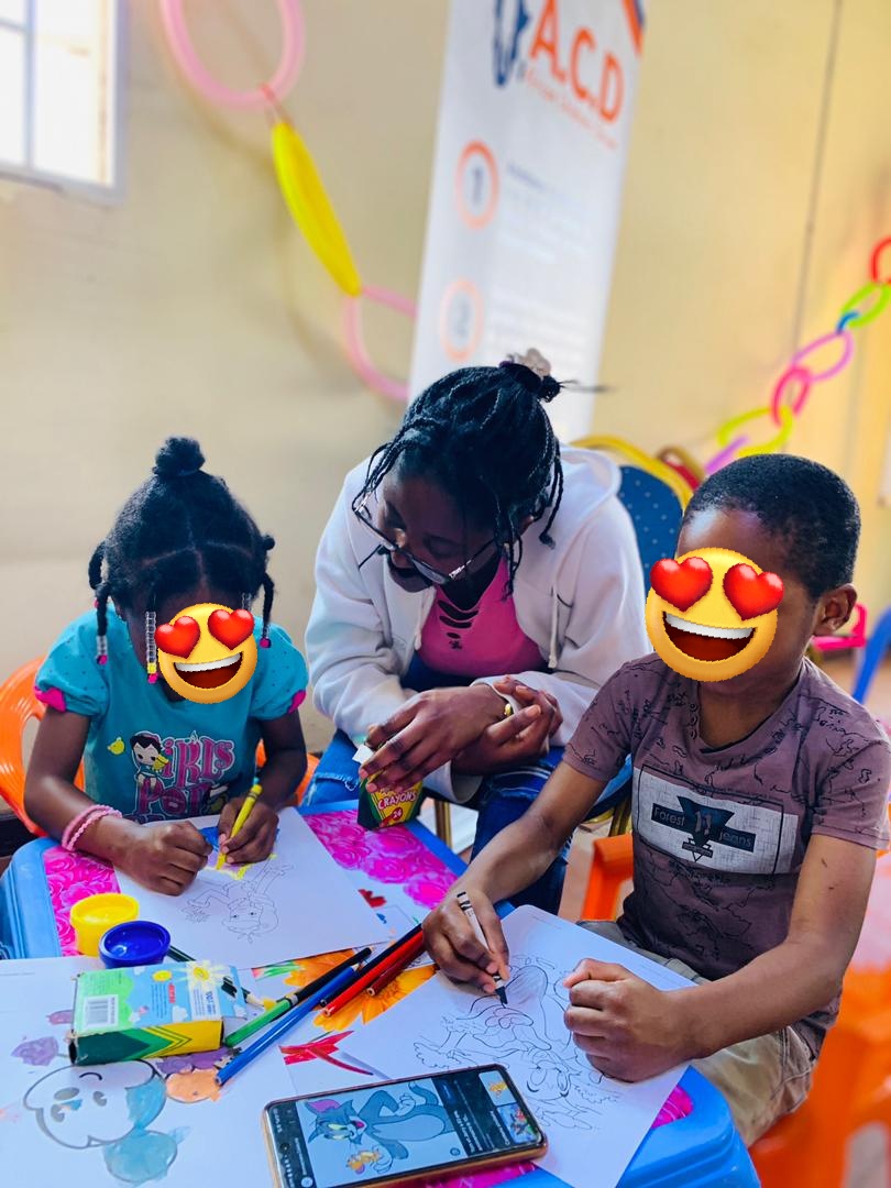 MukendiAndy1's tweet image. Après des années de travaux et des mois de formation, le programme d'assistance psychologique des #enfants #souffrant de #cancer en RDC a été mis sur pied le samedi 19.08.2023 aux Cliniques Universitaires de Lubumbashi, par notre organisation @ACDAsbl 

@DeboraK_RDC
1/3