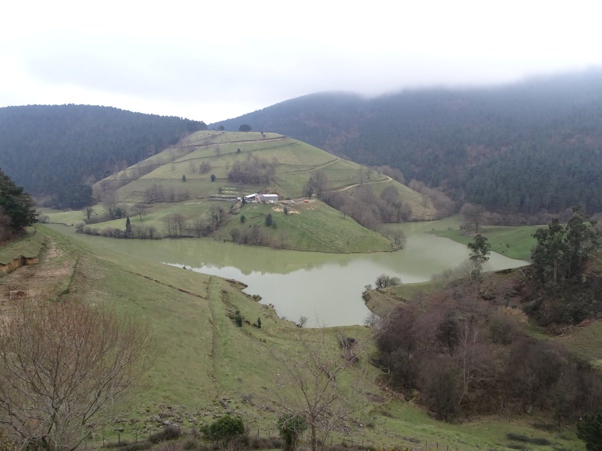 Santi_MBarajas's tweet photo. El lindano es un peligroso y persistente pesticida, prohibido en la UE desde hace años. Pero sus efectos permanecen bastantes años después en las zonas donde se produjo, como en Barakaldo, donde el embalse de Oiola, que abastecía a la ciudad, ya no se usa por contener lindano. https://t.co/PoraQeuDHE
