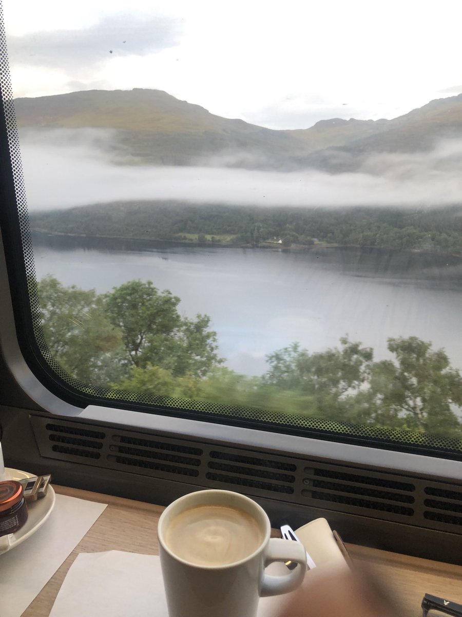 Morning mist over Loch Lomond as we take breakfast aboard our ⁦@CalSleeper⁩ to Fort William. Not missing my ⁦@GBNEWS⁩ family just yet ☕️ 🏴󠁧󠁢󠁳󠁣󠁴󠁿