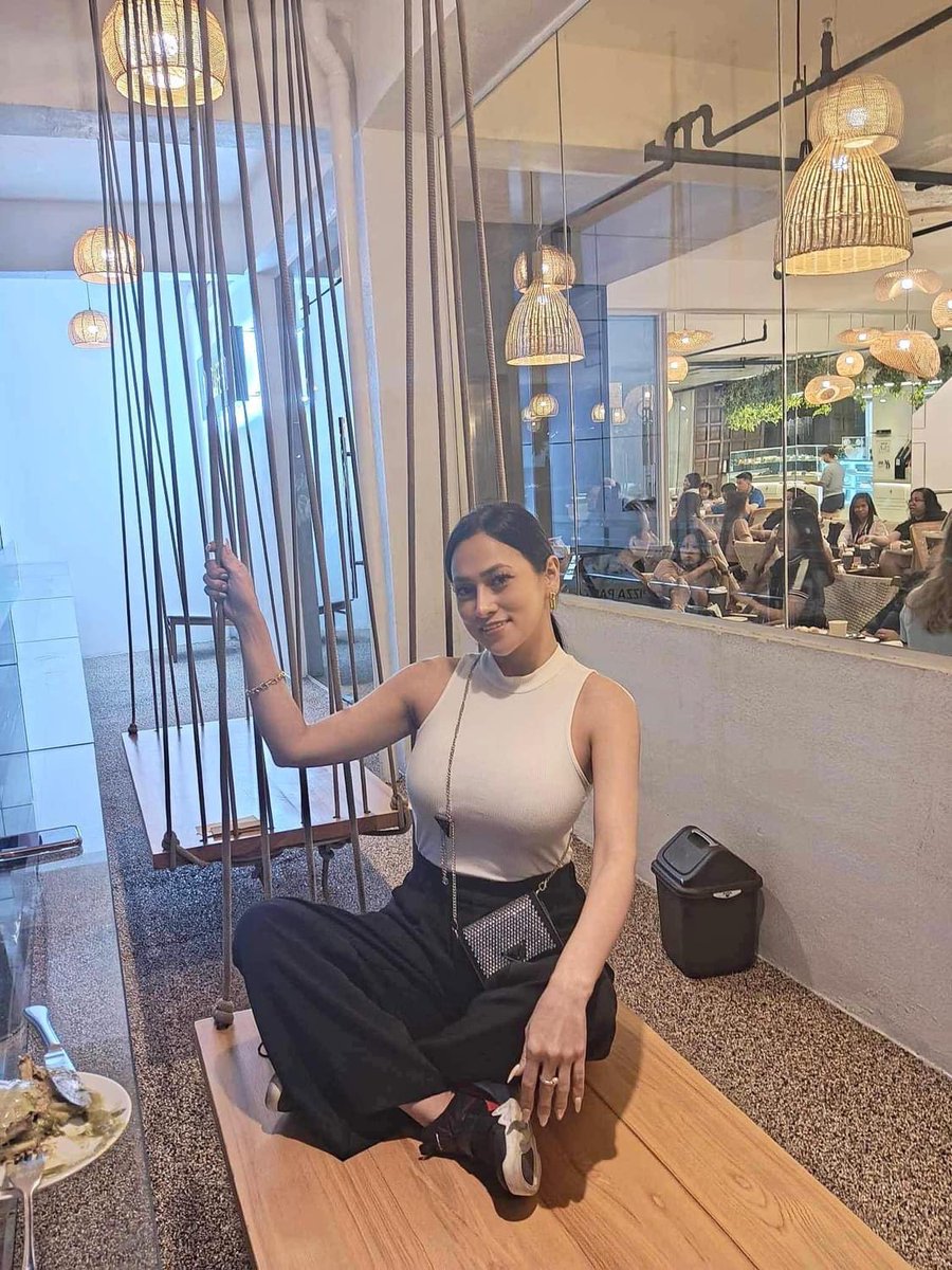 PlaymateKhaye's tweet photo. *She’s busy* https://t.co/8nMRPgJsgZ