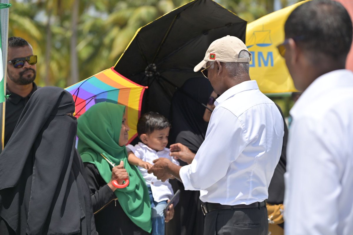 shaahid_96's tweet photo. @MDPSecretariat Riyaasee candidate Raees @ibusolih campaign dhathurufulhugetherein Raa #kinolhas ah vadaigathun..
#RiyaaseeInthihaabu2023
#Election2023
#kinolhas2023 https://t.co/sGJlJtgoxS