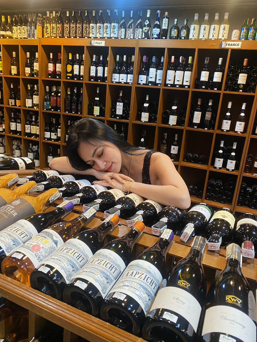 PlaymateKhaye's tweet photo. Alcohol solves everything, cheers!!!!! 🍷 https://t.co/RMqnGH580G