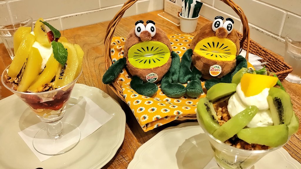 kndtmm's tweet photo. 本日のパフェ活は
キウイブラザーズと共に🥝🥝 https://t.co/Uf6i4tGTFx