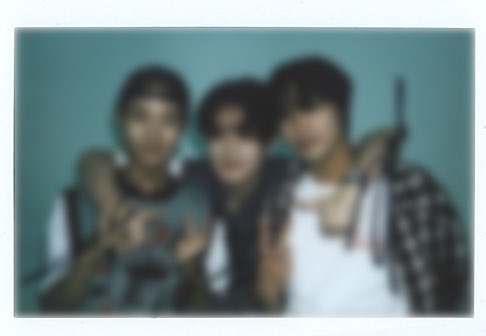 terenhyuck's tweet photo. 행복한 동런러 가족~~ https://t.co/g8yEZNivIq