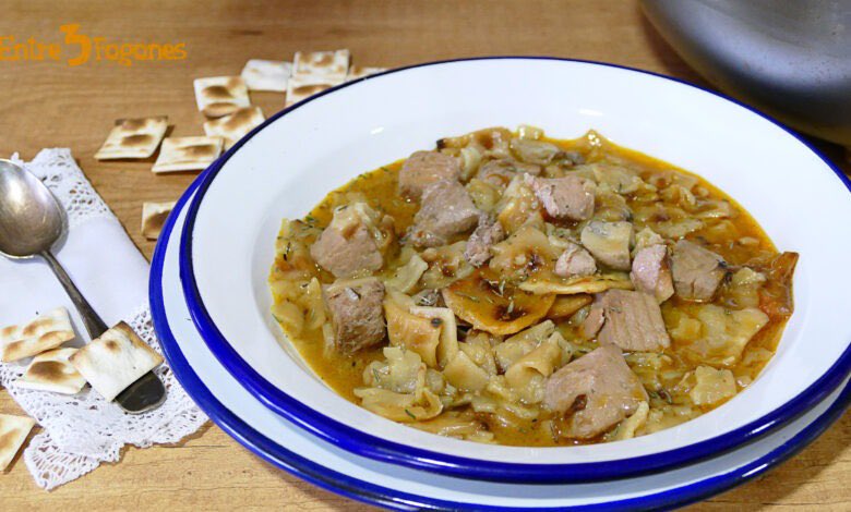 inmamim's tweet photo. 🥣 GAZPACHOS MANCHEGOS con ATÚN y CHAMPIÑONES 🍄 

👉RECETA EN EL BLOG👉 https://t.co/nTxQubZF03

👉EN YOTUBE👉 https://t.co/goErcgB6jn

#entre3fogones #gazpachosmanchegos #gazpachos #recetamanchega #atún #champiñones #hechoencasa #recetafamiliar #cocinacasera https://t.co/AEmnkO4Y37