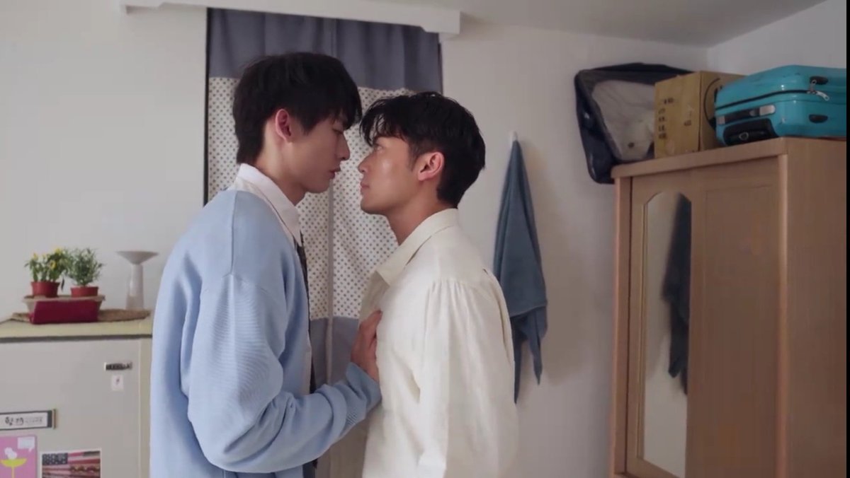 diloupdatebl's tweet photo. [#KISEKIEP1 #KISEKIEP2 #奇蹟]

Kembali mengingat masa lalu, dimana Bai Zong Yi pertama kali bertemu dengan Fan Ze Rui, hingga timbul benih-benih asmara di antara mereka😳

▶️ Tayang setiap Selasa, pukul 21.00 GMT+7 di GagaOOLala.

{#diloupdate #KisekiDearToMe #KISEKI #BL} https://t.co/lzOvuEJIba