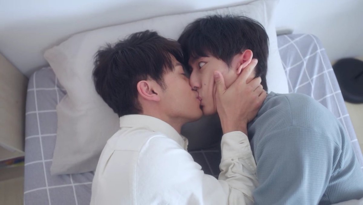 [#KISEKIEP1 #KISEKIEP2 #奇蹟]

Kembali mengingat masa lalu, dimana Bai Zong Yi pertama kali bertemu dengan Fan Ze Rui, hingga timbul benih-benih asmara di antara mereka😳

▶️ Tayang setiap Selasa, pukul 21.00 GMT+7 di GagaOOLala.

{#diloupdate #KisekiDearToMe #KISEKI #BL}