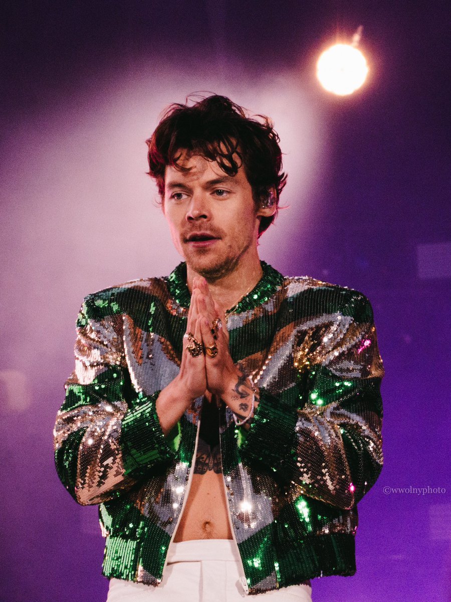 bestofhslot's tweet photo. harry styles in slane https://t.co/iH5jOZbwTR