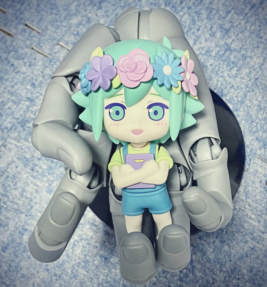 「やばい えっちなフィギュア届いちゃった 」|aaaaam0のイラスト