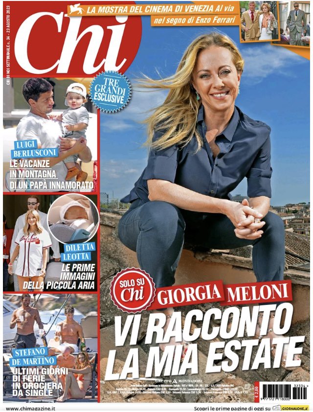elio_vito's tweet photo. Bella fotografia a tutta pagina in copertina, intervista celebrativa al Presidente del Consiglio, poche vacanze e mamma premurosa, niente domande scomode.
Casa editrice della rivista, la famiglia Berlusconi…🤷🏼‍♂️ https://t.co/odwHZfA2B2