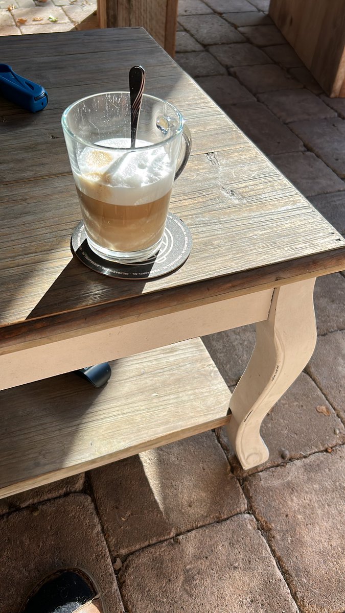 Goedemorgen! Koffie in de zon😊☀️ fijne dag allemaal