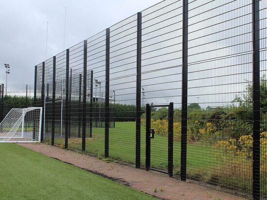 Super Rebound™ #SportsFencing panels from @zaunlimited provide alternative to traditional wooden #rebound boards used for #5ASide #football ow.ly/rh1L50P3XOx