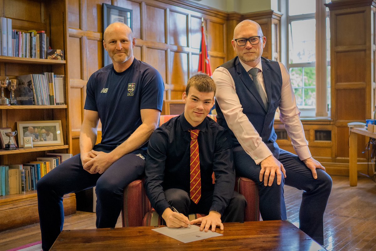 BGSRUFC's tweet photo. We wish Joseph we as he leaves ‘Blighty’ to start his Degree and the next exciting stage of his rugby in Charlotte, North Carolina @ BelmontAbbey. Another superb success story and example of how sport helps create opportunities in life! 

Well done Joe! @BGS_OBs @BradfordGrammar https://t.co/hRUdfmMfA6