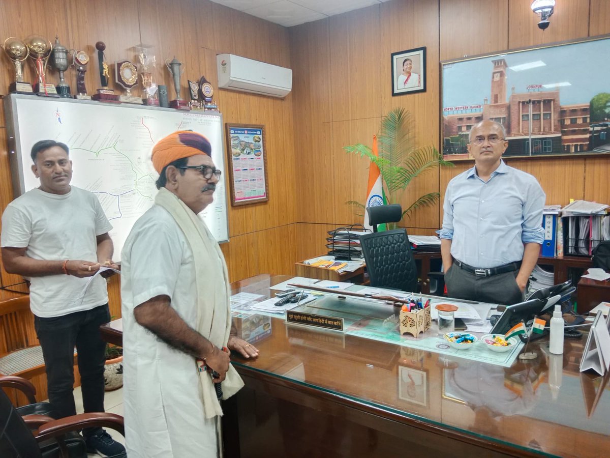 राईकाबाग रेलवे स्टेशन जोधपुर नामकरण सुधार हेतु आज डीआरएम रेलवे मंडल जोधपुर के साथ बैठक .......श्रीमान गोरधन जी राईका 
अध्यक्ष,केन्द्रीय ऊन विकास बोर्ड
 वस्त्र मंत्रालय भारत सरकार
#dewasi #raika #देवासी_महाकुंभ