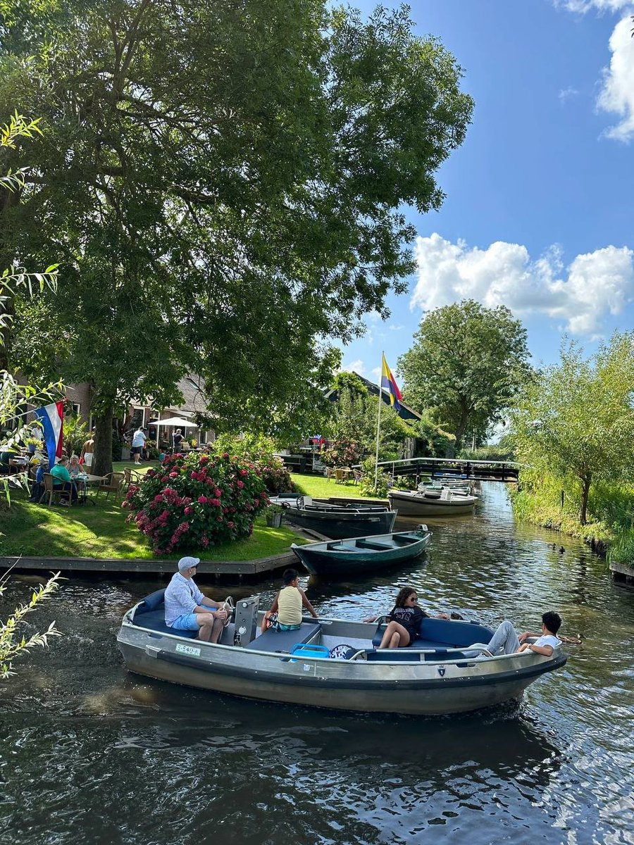 sweet123devil's tweet image. I like life in Europe, but this is just a short trip, I can only feel that life here is very slow