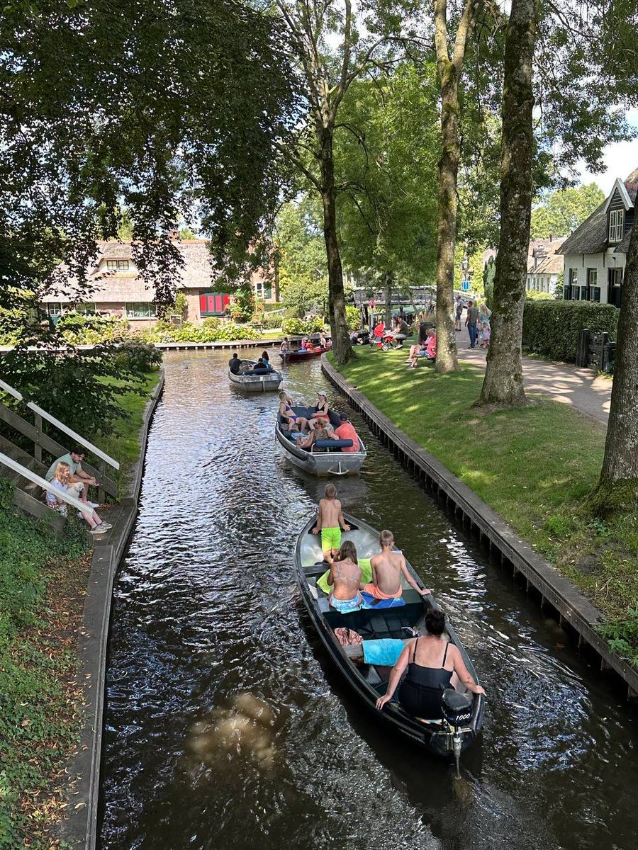 sweet123devil's tweet image. I like life in Europe, but this is just a short trip, I can only feel that life here is very slow