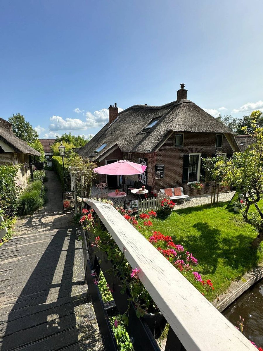 sweet123devil's tweet image. I like life in Europe, but this is just a short trip, I can only feel that life here is very slow