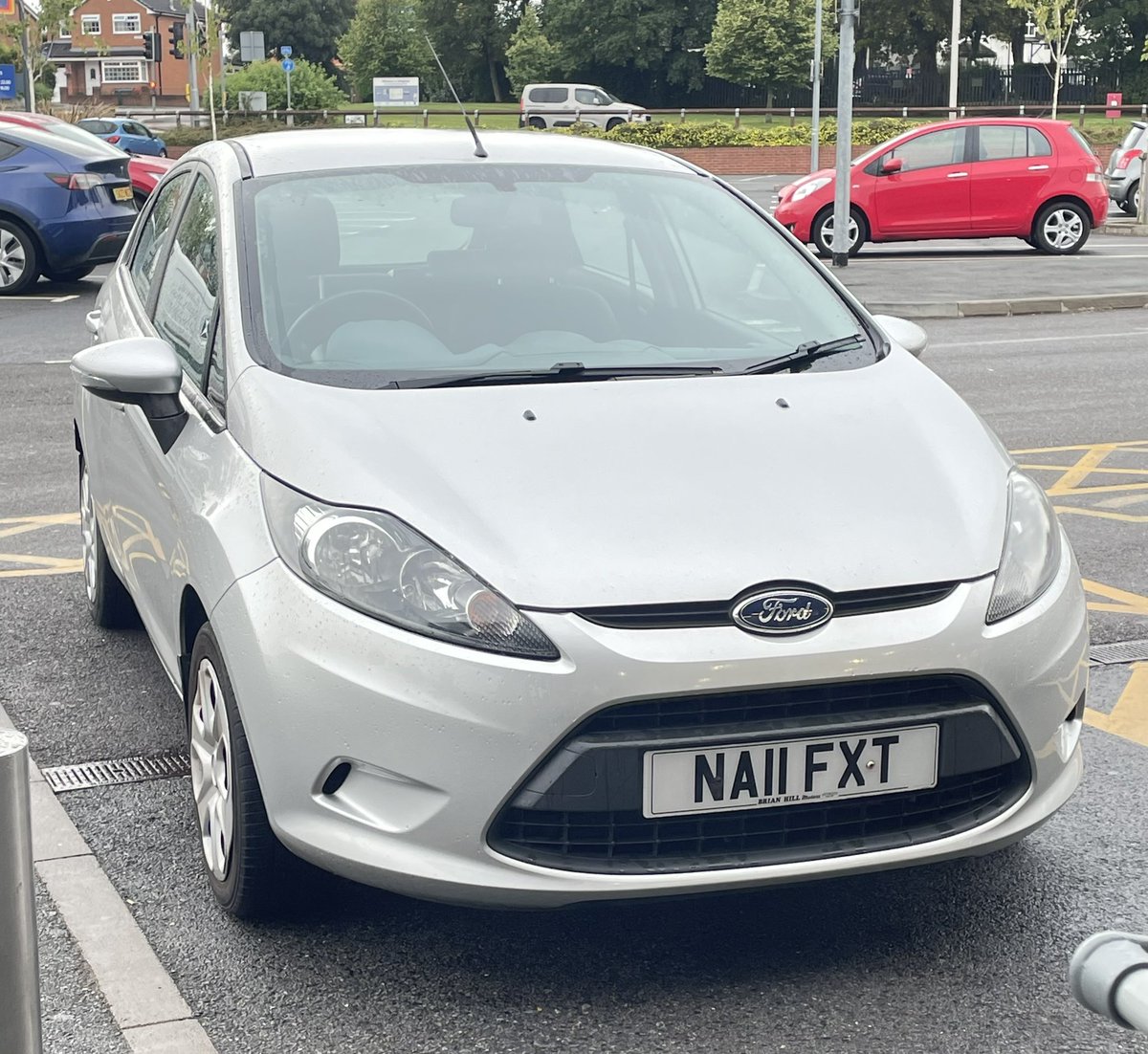 UkBad's tweet image. Parked in a disabled bay with no blue badge.

#DisabledParkingAbuse #BadParking