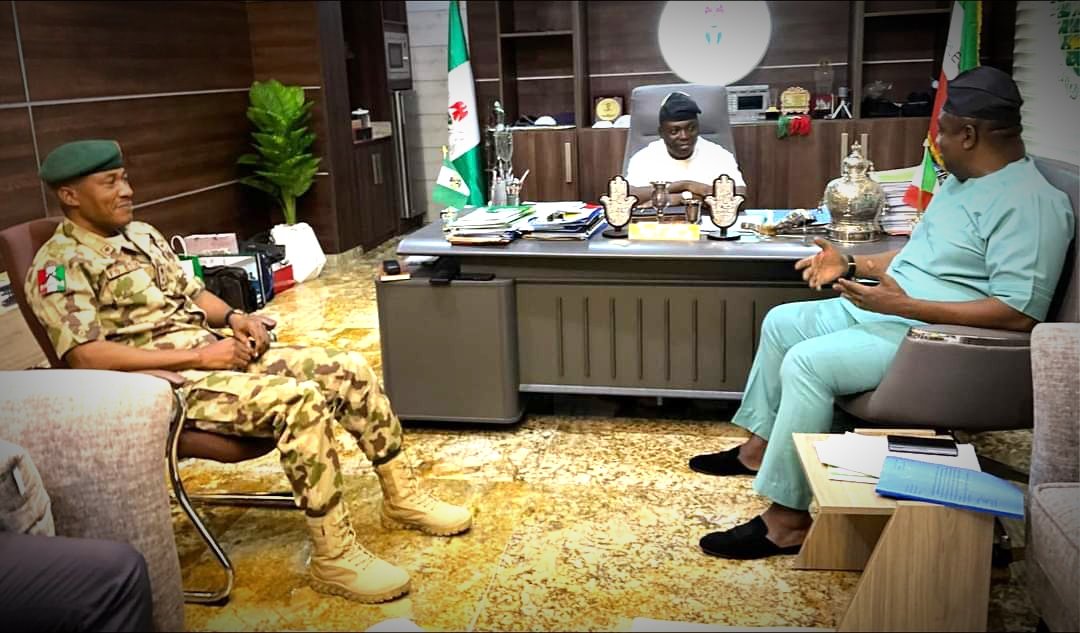 GovAgbuKefas's tweet photo. Playing Host to the former Governor of Benue State - H.E. Sen. Gabriel Suswam and his entourage [comprising few
members of the Benue State House of Assembly] in Jalingo yesterday was significant, as we discussed the peace and progress of our Communities.

#MovingForward https://t.co/Fe1Co8RReW